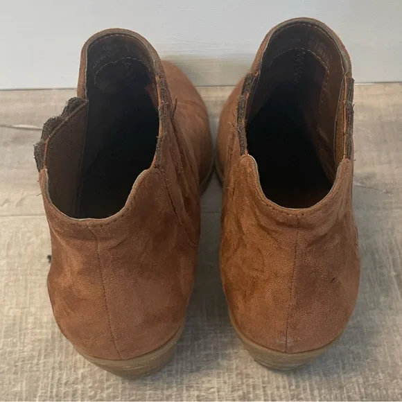 Call it Spring Booties - Picture 2 of 4